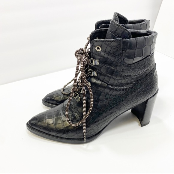 Stuart Weitzman Shoes - Gigi x Stuart Weitzman Combat boots